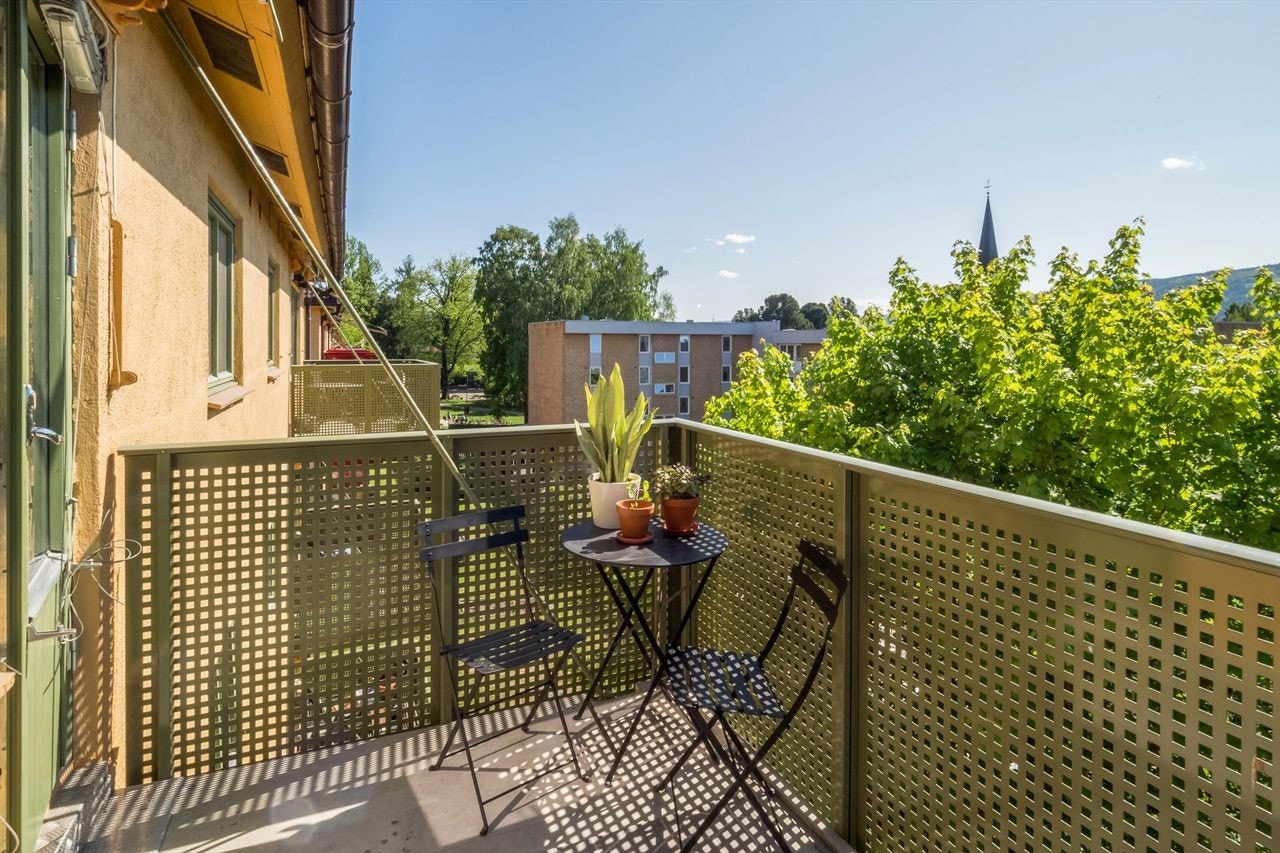 Balkong hvor man kan nyte solfylte sommerdager. Galleribilde