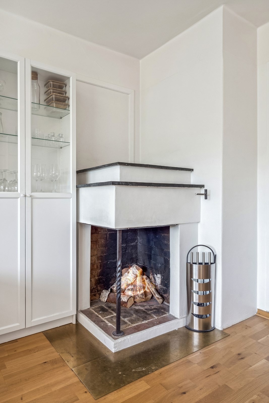 Åpen peis som gir godt med varme. Galleribilde