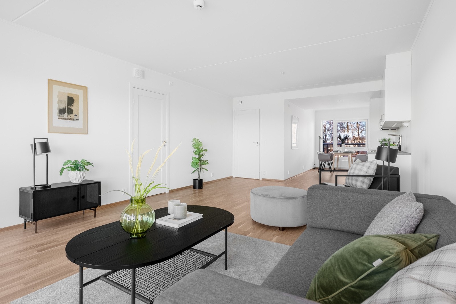 God plass til flere sofagrupper og seksjoner Galleribilde