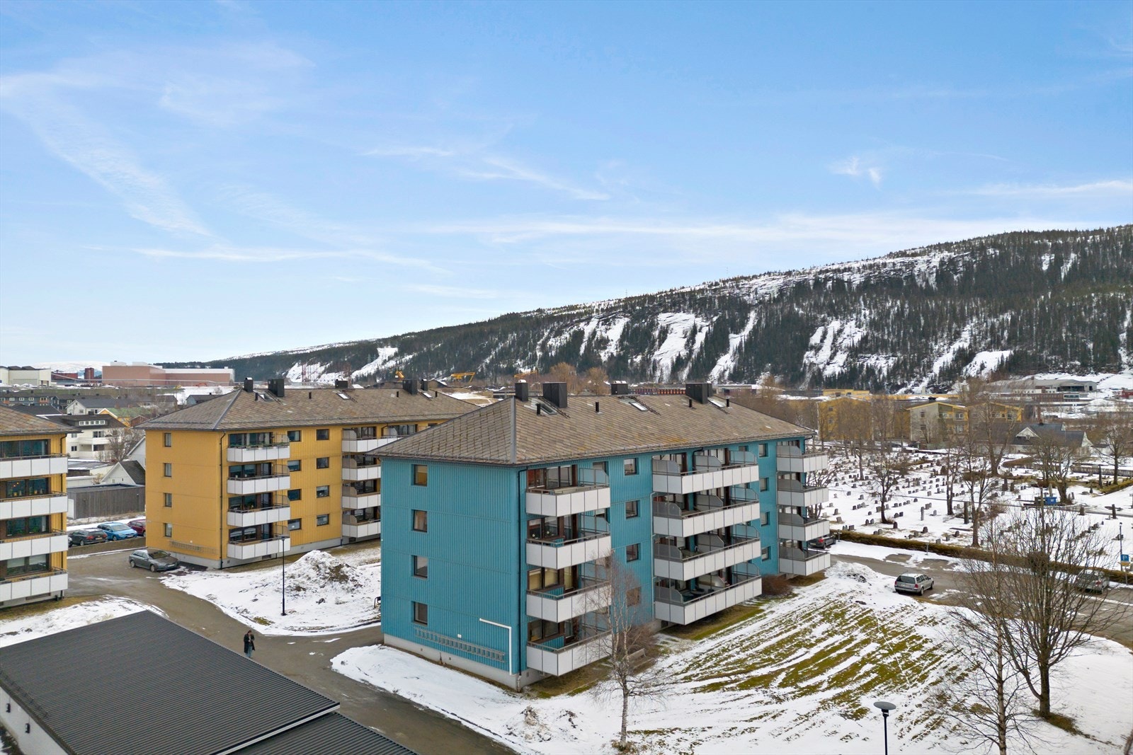 Borettslaget har store fine grøntområder som stelles som en del av borettslagets innleide vaktmestertjenester. Galleribilde