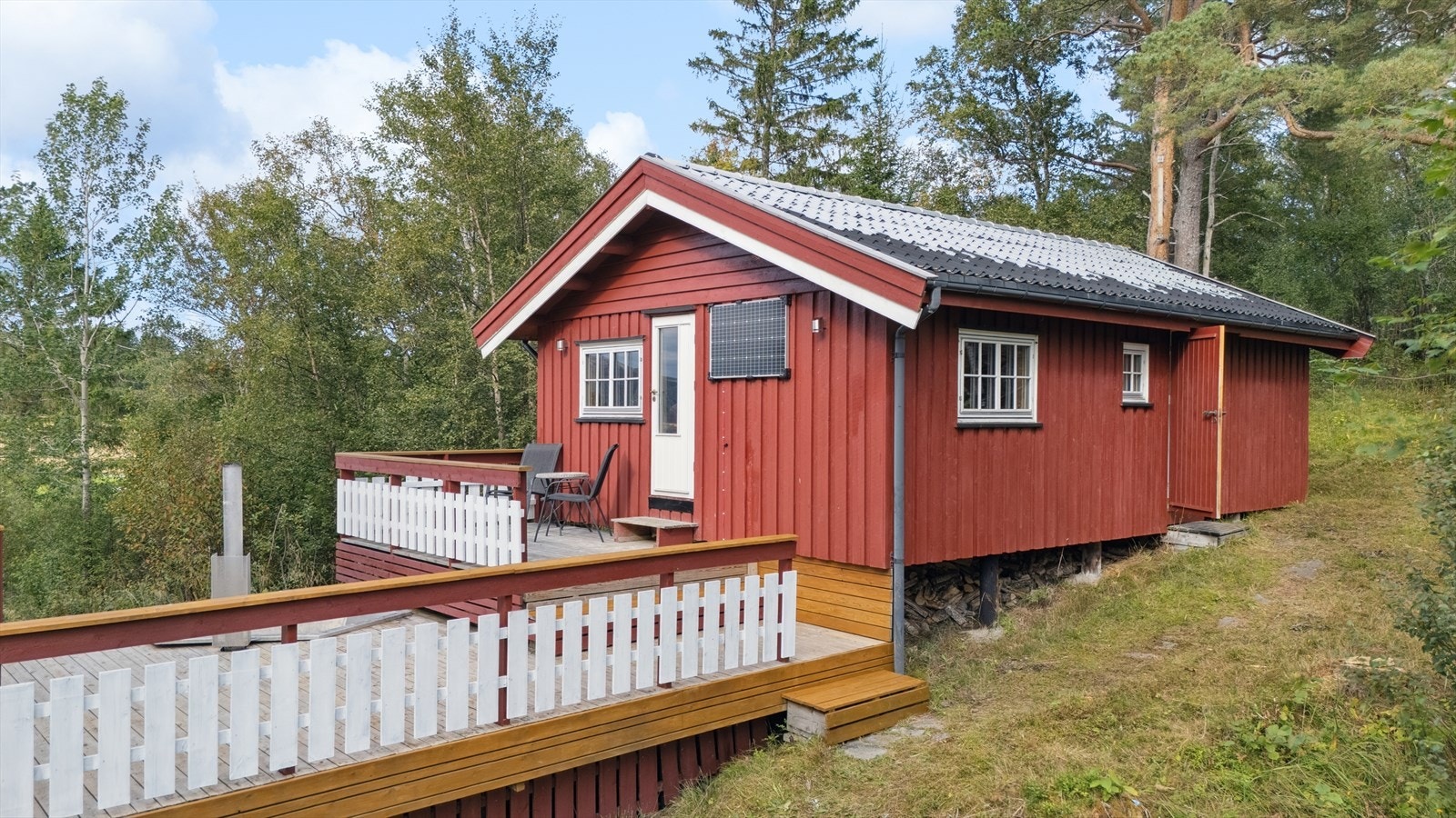 Hytta har helt nytt solcelleanlegg i tillegg til et splitter nytt aggregat. Galleribilde