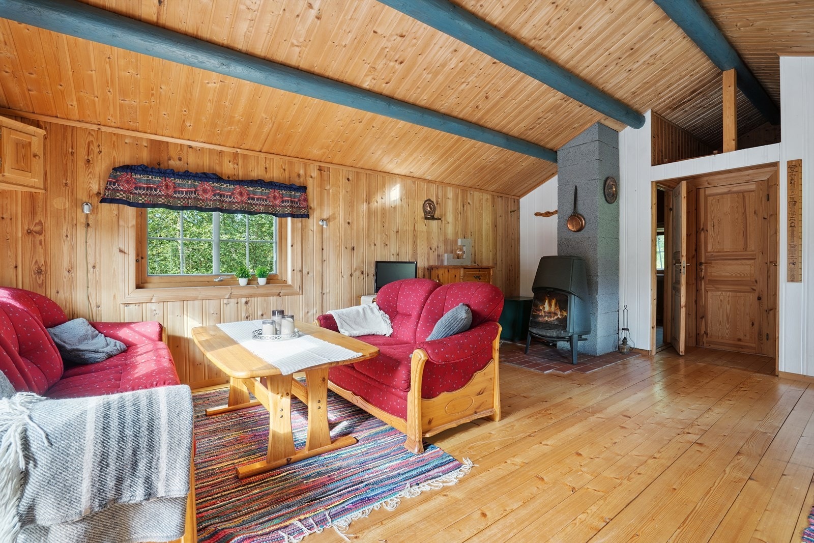 Stua er på 25,5 m². Galleribilde