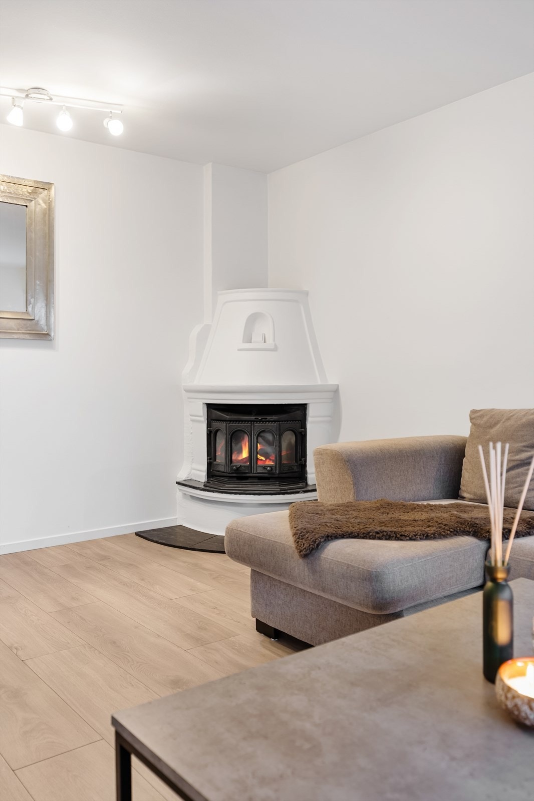 Koselig peisovn som varmer godt på kalde vinterdager. Galleribilde