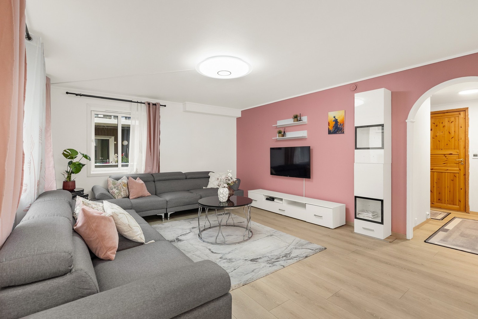 De månedlige felleskostnader er kr. 3 886,-. Galleribilde