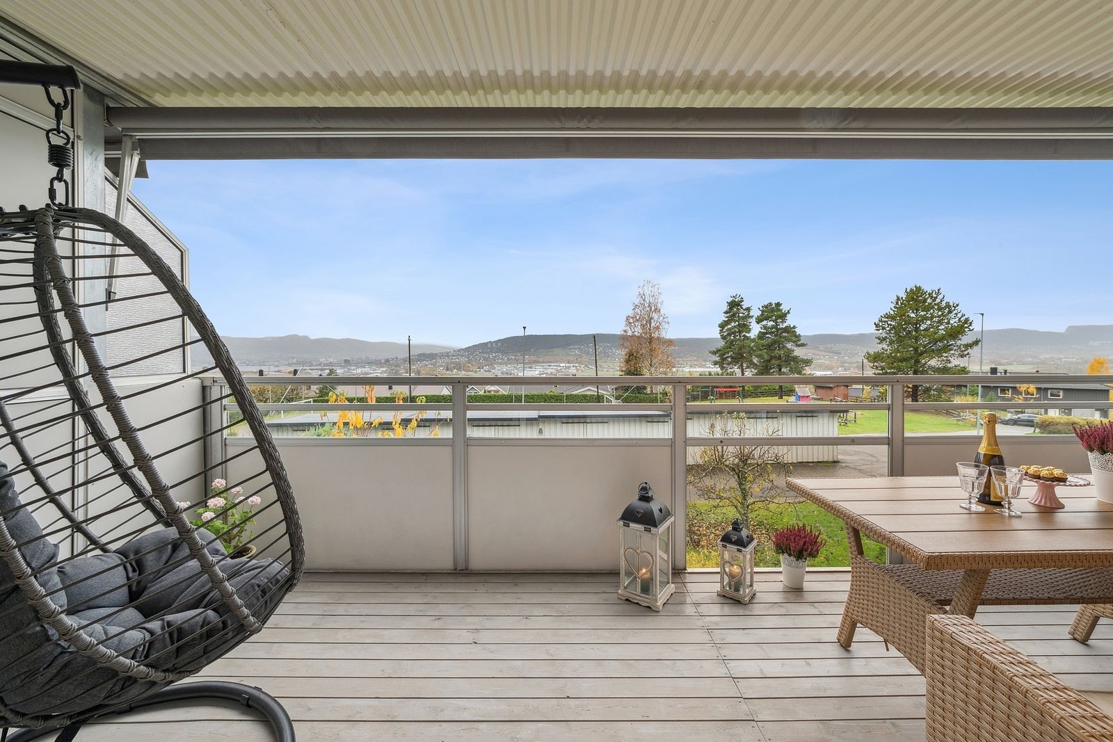 Fantastisk utsikt over Drammensfjorden, Drammen og Lierdalen. Galleribilde