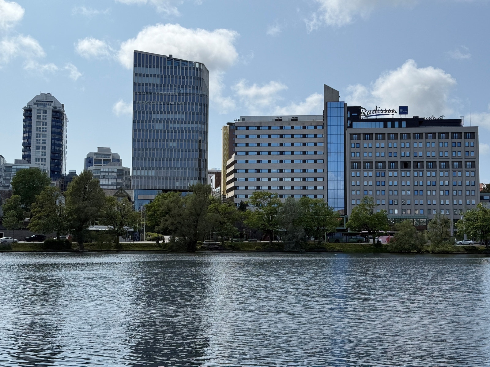 K8 i bybildet, sett fra Breiavannet. Galleribilde