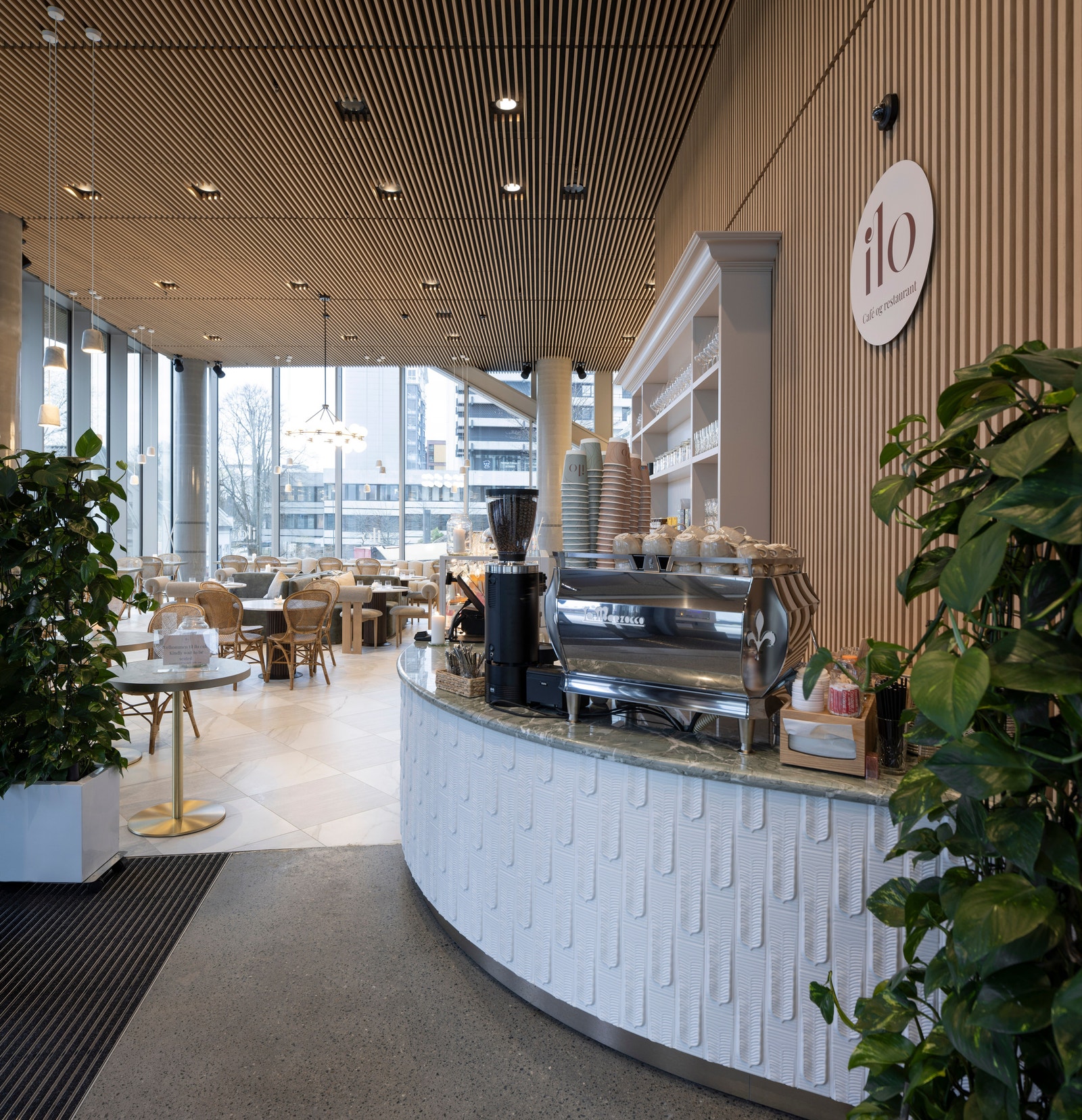 Ilo` cafe i 1. etasje Galleribilde