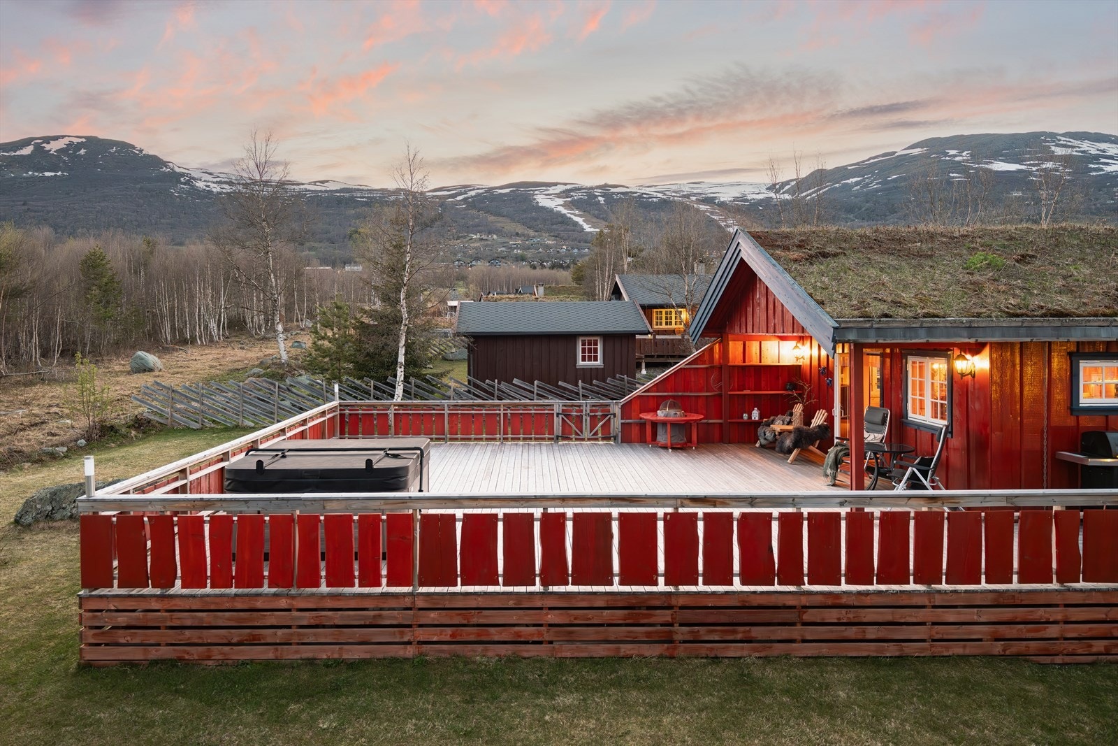 Hytta har en utmerket beliggenhet med kort vei til Stølen skisenter, sykkelpark i Kåsen, samt trygg gang- og sykkelvei til Oppdal sentrum. Galleribilde