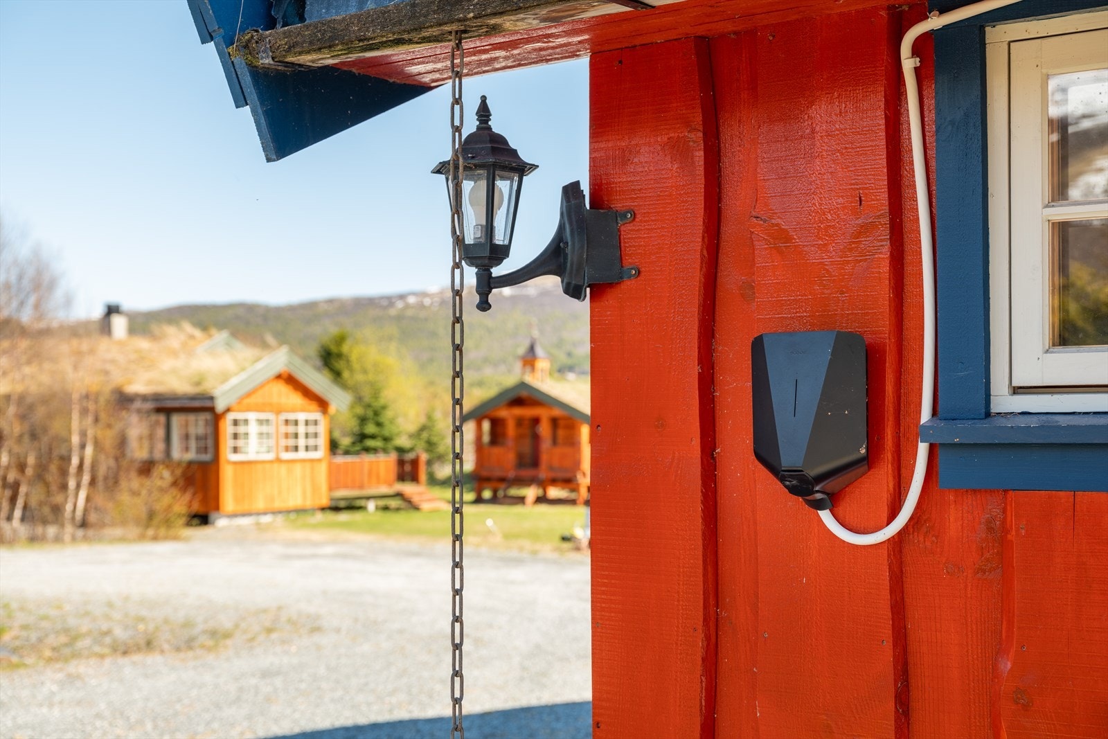 Det er etablert elbil-lader som medfølger handelen. Galleribilde