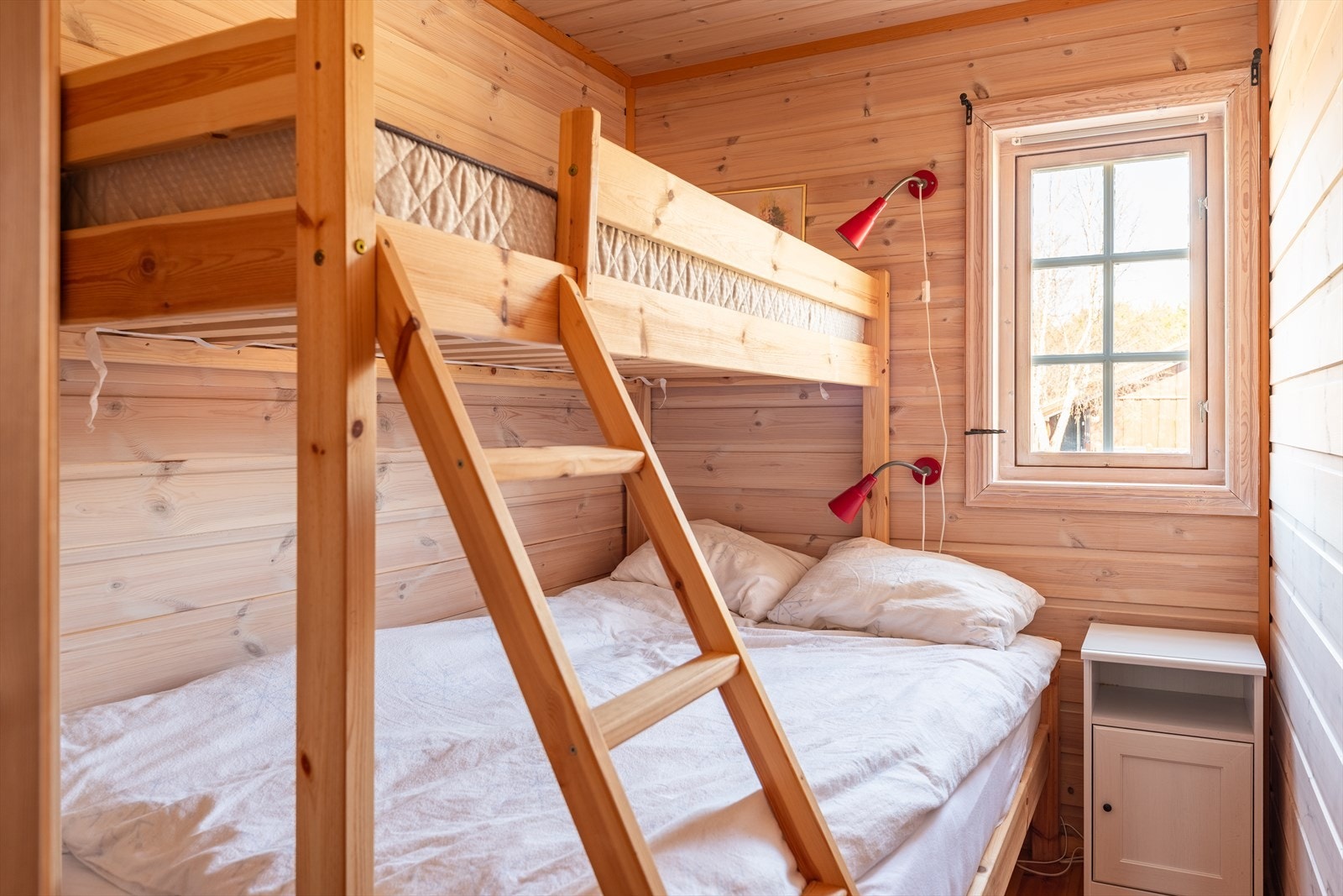 Senger på de andre soverommene medfølger også handelen. Her kan du dra rett på hyttetur etter overtakelse! Galleribilde