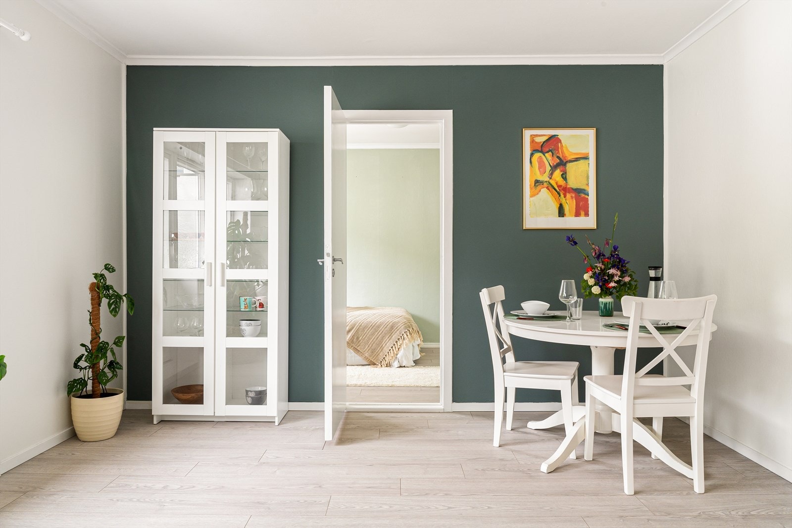 Leiligheten har to soverom på henholdsvis 10,07 m² og 10,82 m² Galleribilde