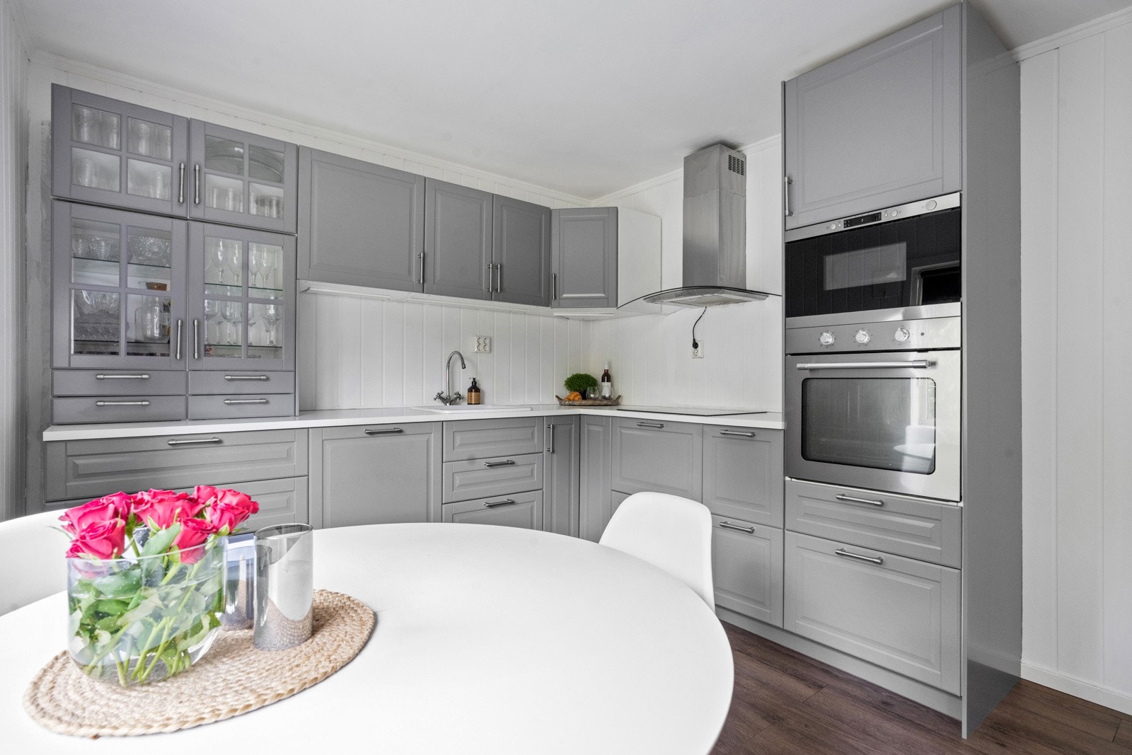 Her har man plass til hyggelig spisegruppe. Galleribilde