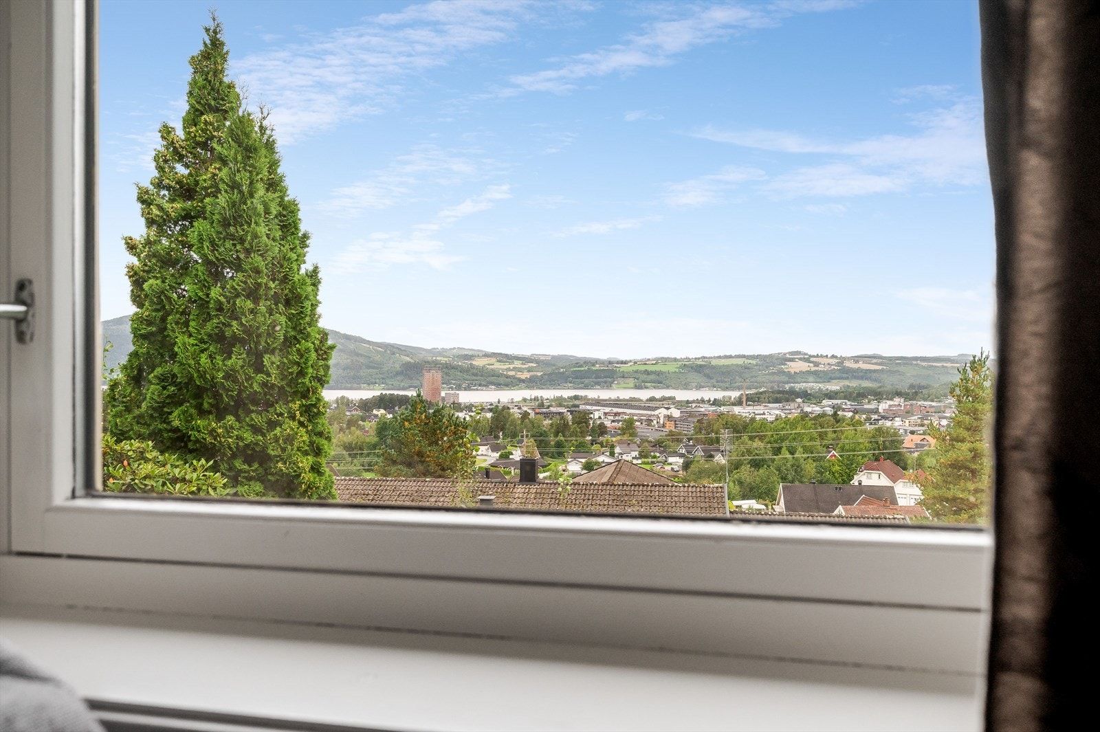 Utsiktsbilde fra stua i hybel Galleribilde