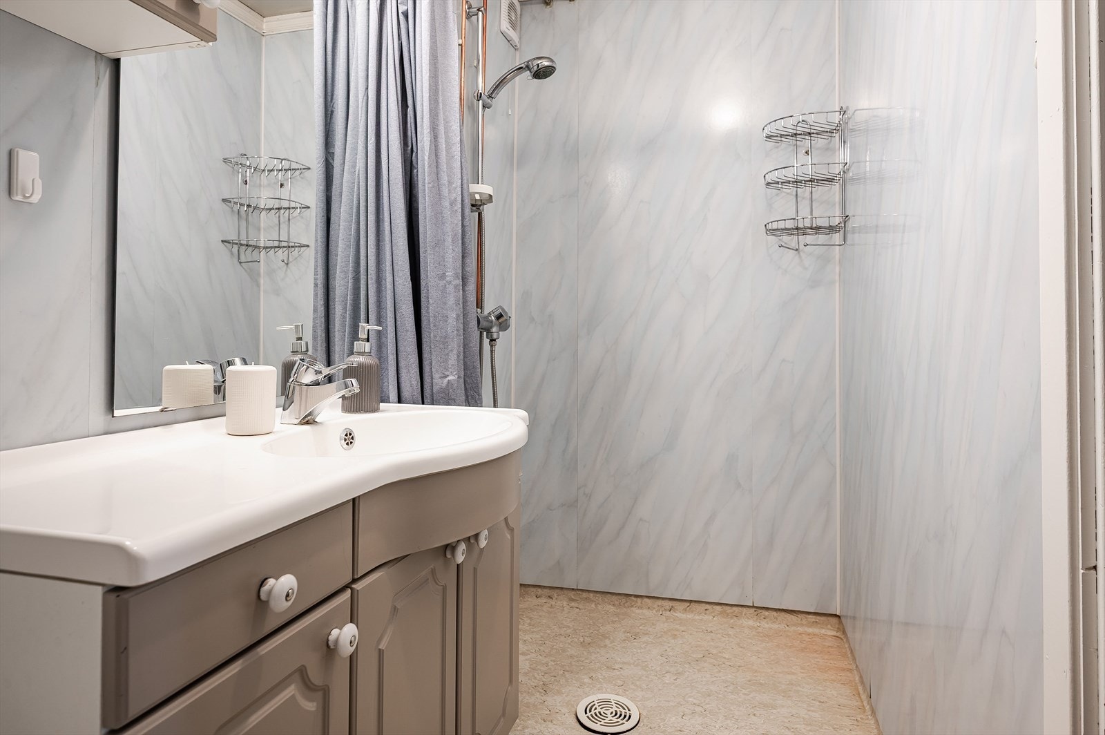 Bad i hybel Galleribilde