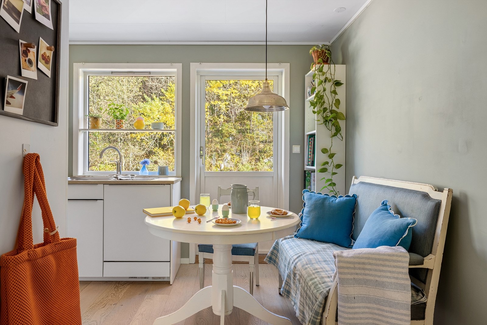 Utgang til koselig balkong fra kjøkken Galleribilde