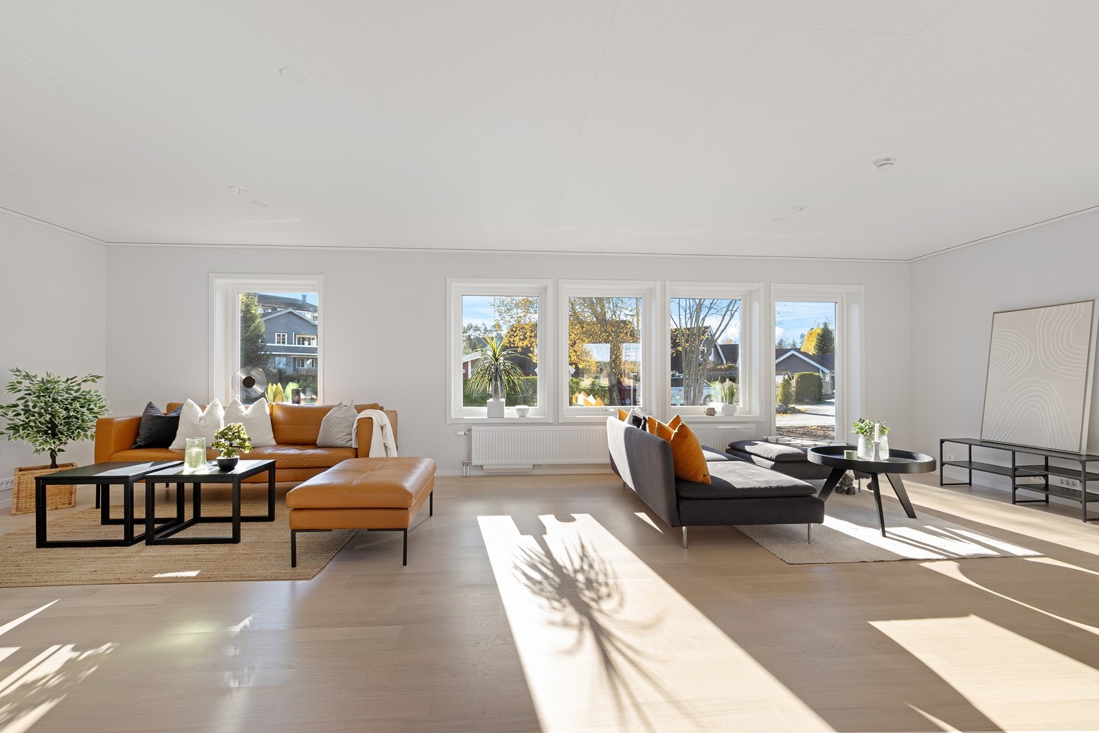 Store vindusflater gir perfekte lysforhold. Galleribilde