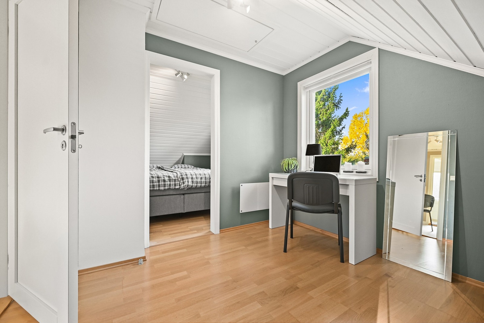 Det andre soverommet er todelt, romløsningen er endret fra 3 til 2 soverom. Galleribilde