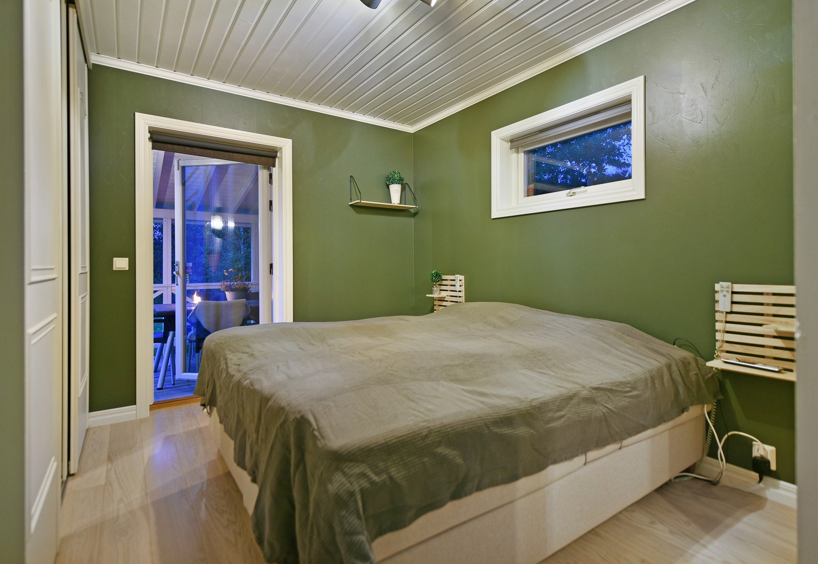 Fra soverommet er det direkte tilgang til terrasse på 6 kvm. Galleribilde