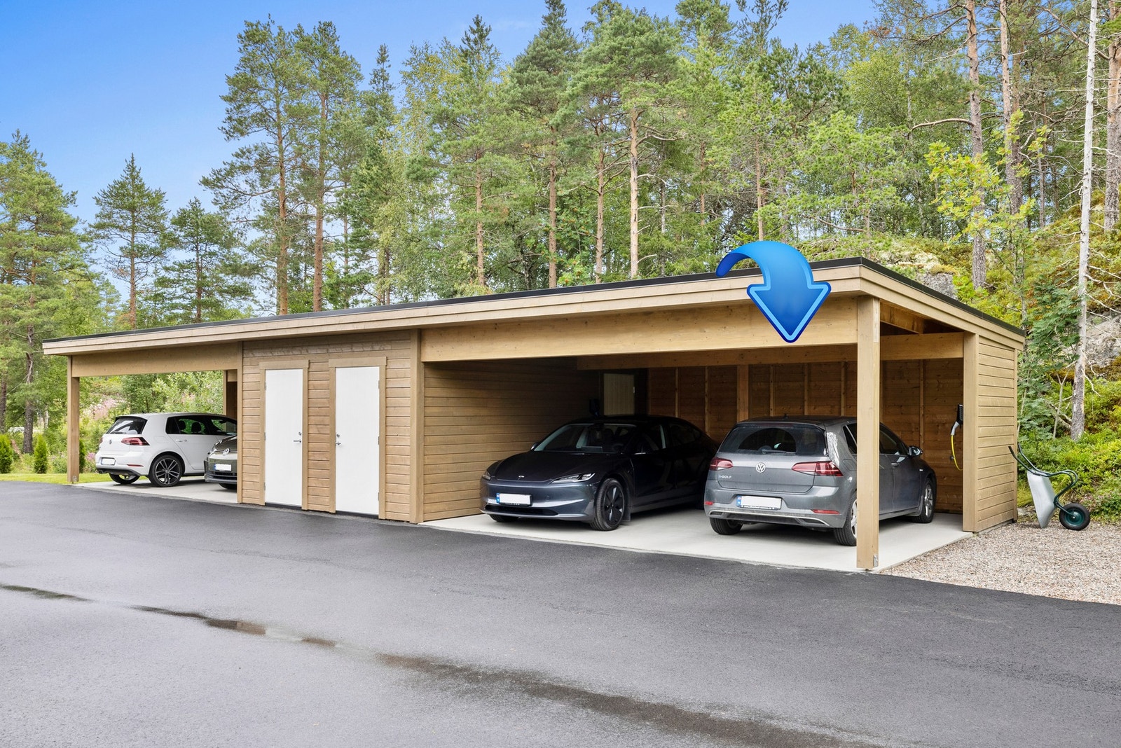 Med leiligheten følger egen carport på ca 16 m². Tilhørende sportsbod på ca 5 m² Galleribilde