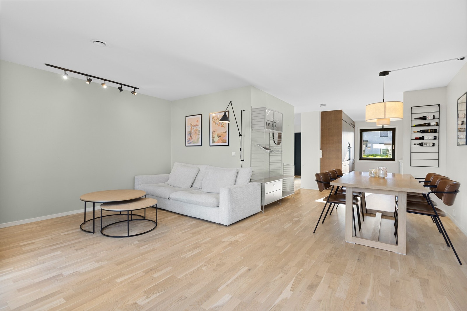 Her får du 110 effektive kvadratmeter fordelt på 2 plan. Galleribilde