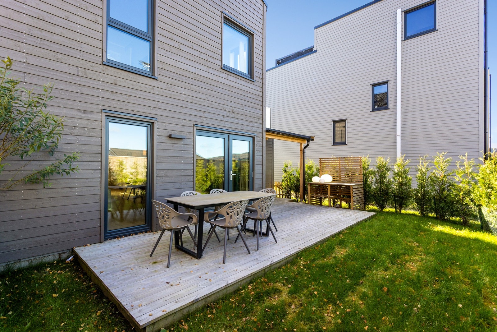 Med salget følger et provisorisk utekjøkken, praktisk for grilling i hagen. Galleribilde