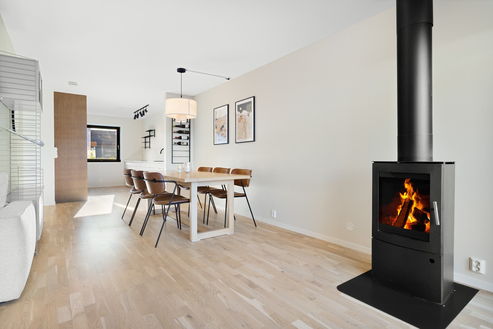 Stue og kjøkken er oppgradert med gulvvarme. Galleribilde