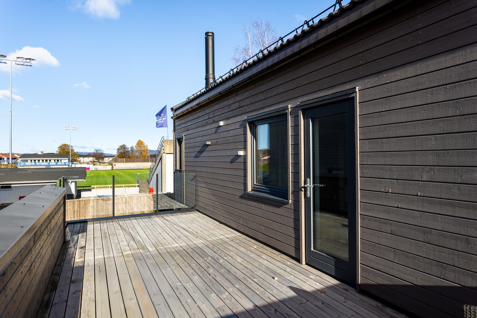 En unik mulighet for å sikre seg en moderne bolig med barnevennlig og rolig beliggenhet i gangavstand til skole, barnehage og sentrum. Galleribilde