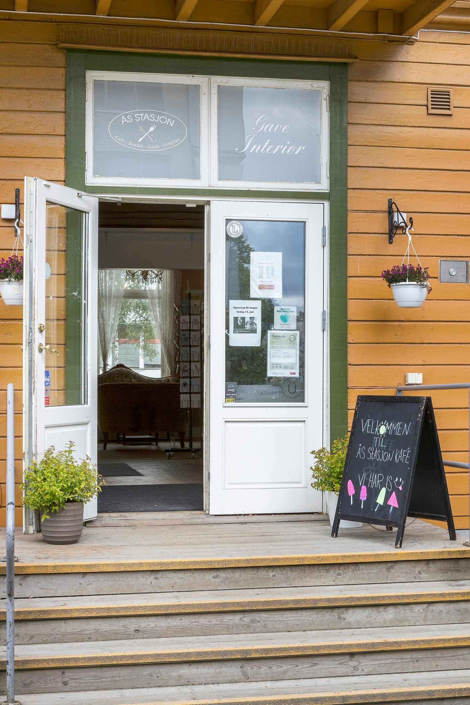 Cafe ved Ås stasjon Galleribilde