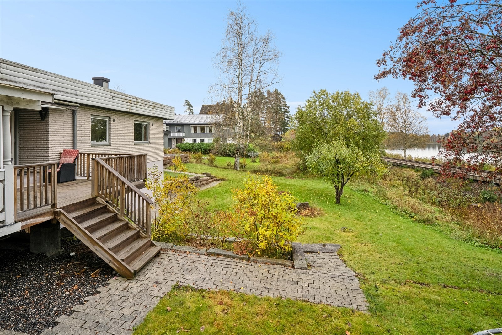 Sentrumsnær beliggenhet med utsikt mot Gaustadsjøen. Galleribilde