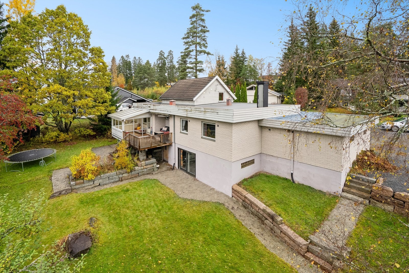 Innholdsrik og velholdt enebolig med utleiedel. Galleribilde