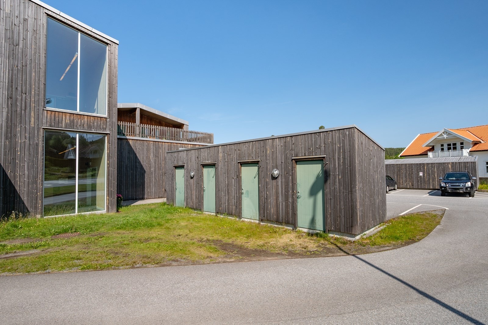 Egen sportsbod i rekke Galleribilde