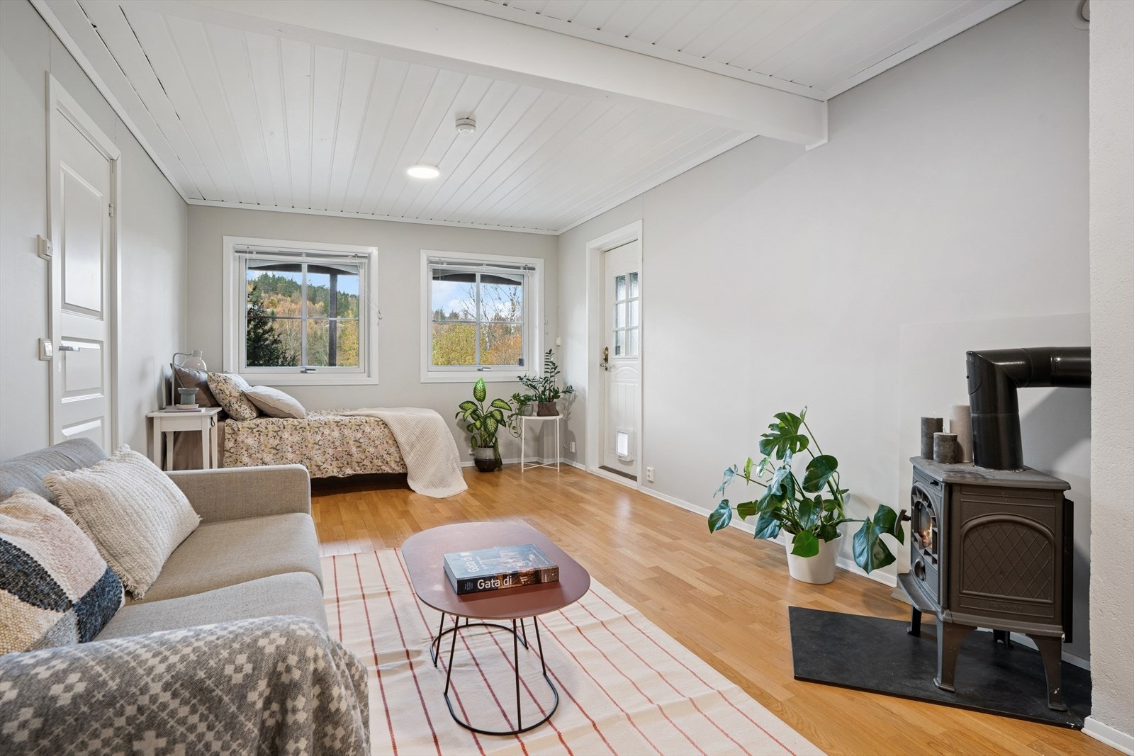 Gjestefløy/ utleiedel med egen inngang. Galleribilde