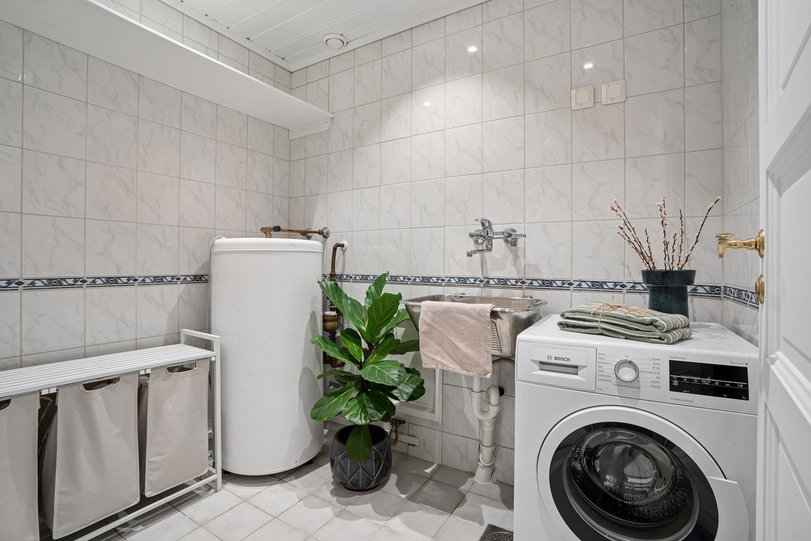 Vaskerom Galleribilde