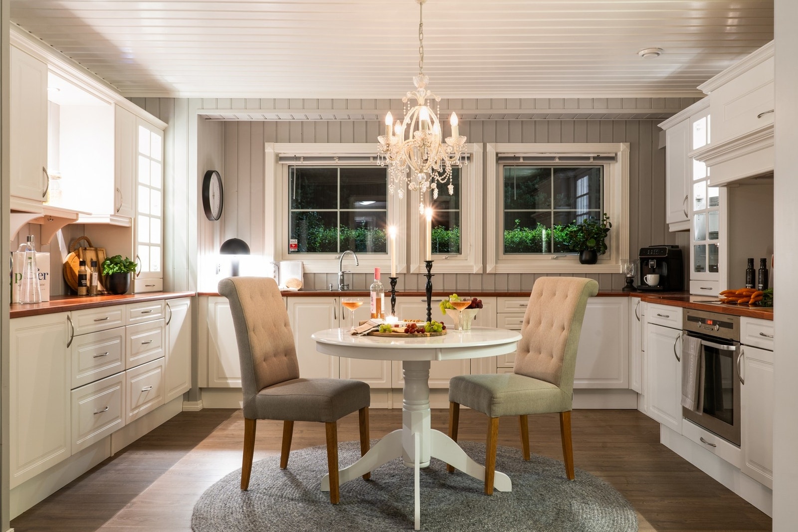 Kveldsstemningen på kjøkkenet er uunngåelig. Galleribilde