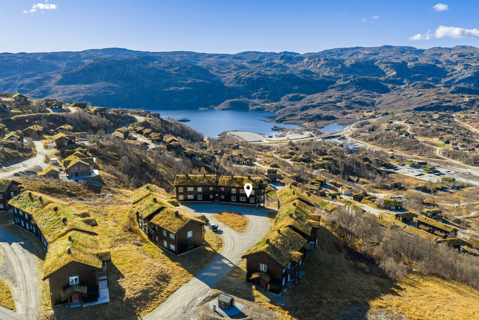 Leiligheten er orientert mot sydvest og har meget gode sol- og utsiktsforhold. Galleribilde