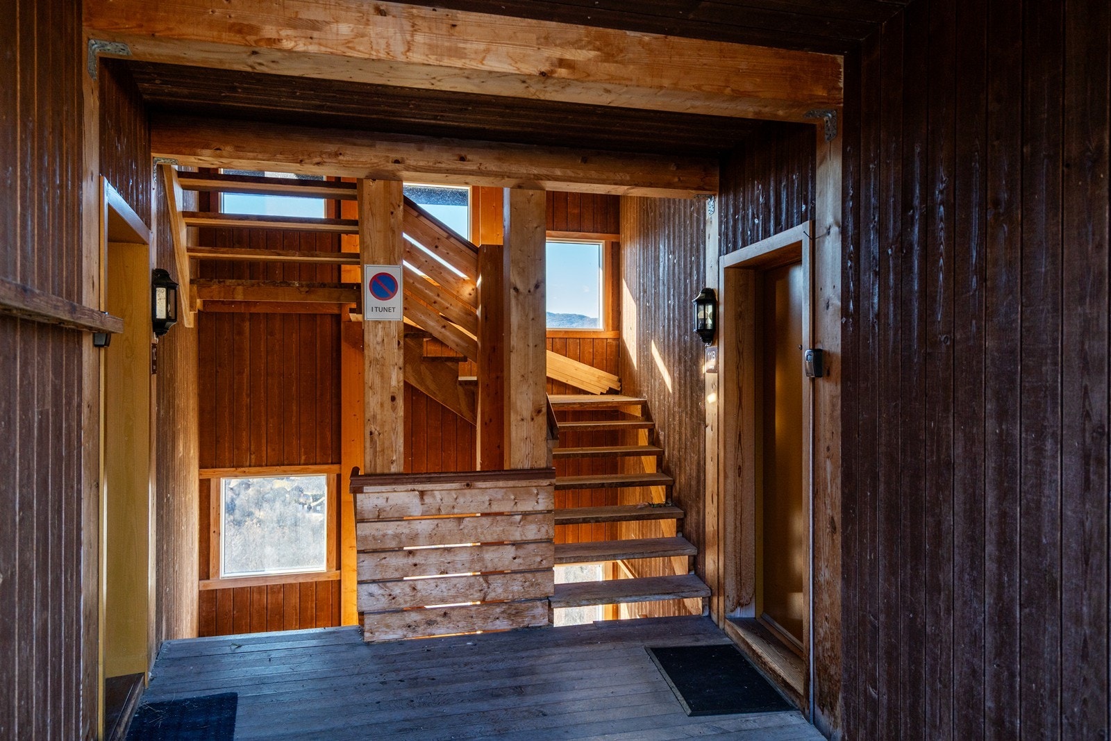 Trivelig adkomst via felles trapperom. Galleribilde