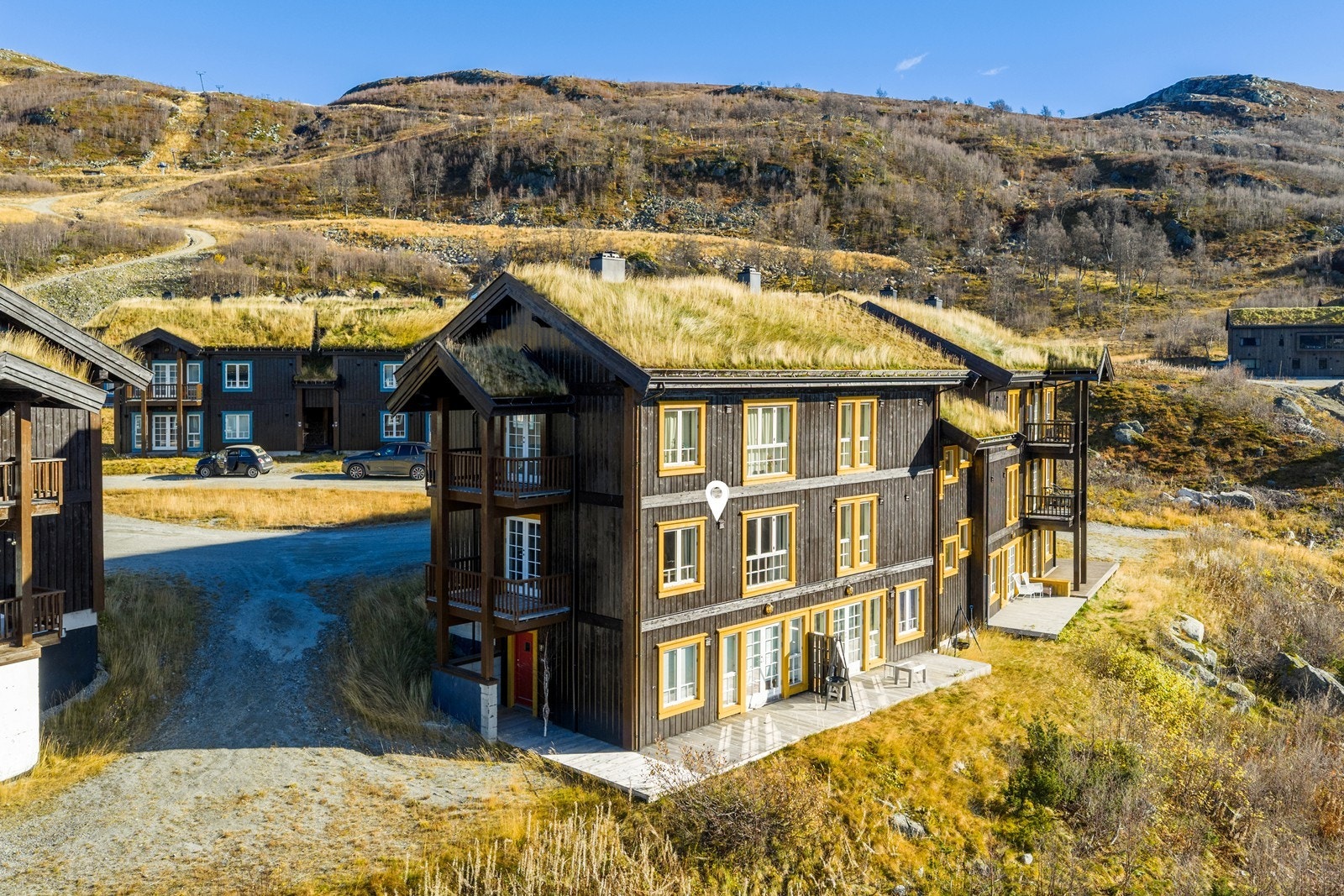 Haukeli Skisenter har hele 13 preparerte skiløyper og 6 skitrekk samt eget barnetrekk/bånd. Her finner dere også trivelig varmestue med matservering, afterski (alle rettigheter) og sportsbutikk. Galleribilde