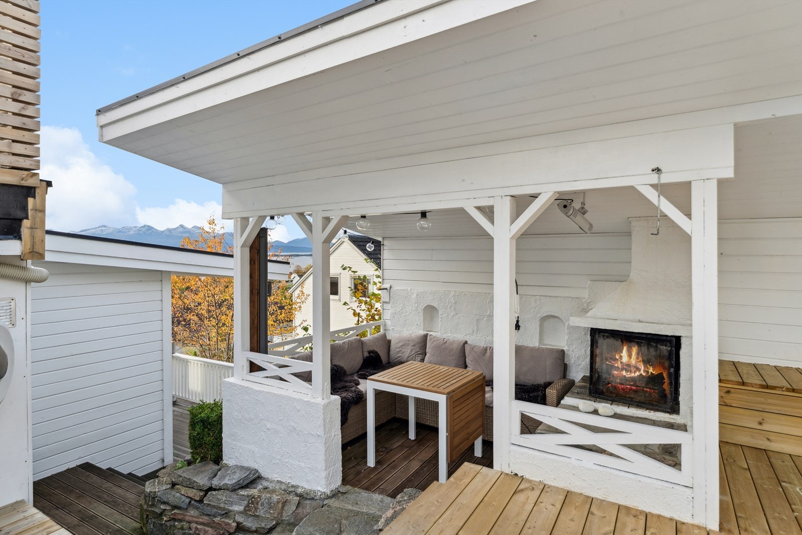 Her kan du nyte varme flammer og god mat i godt selskap, uansett vær. Galleribilde