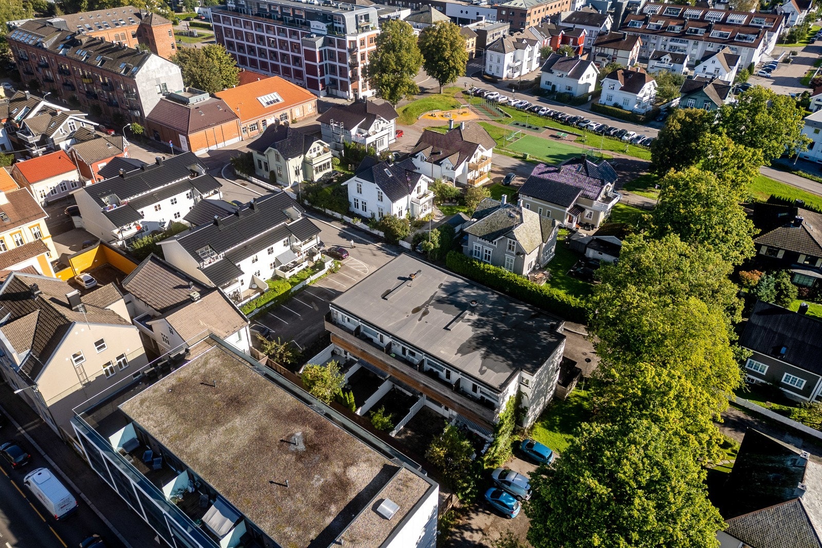 Leiligheten går over 2 plan med balkonger i begge etasjer vendt mot sørvest Galleribilde