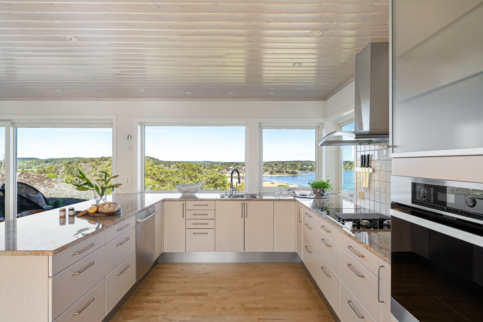 Benkeplassen er det ikke noe å si på Galleribilde