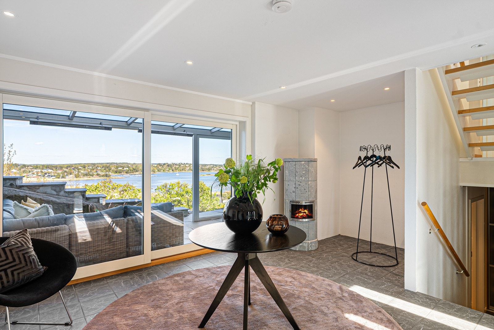 Hall med gjennomgående lys og utsikt Galleribilde