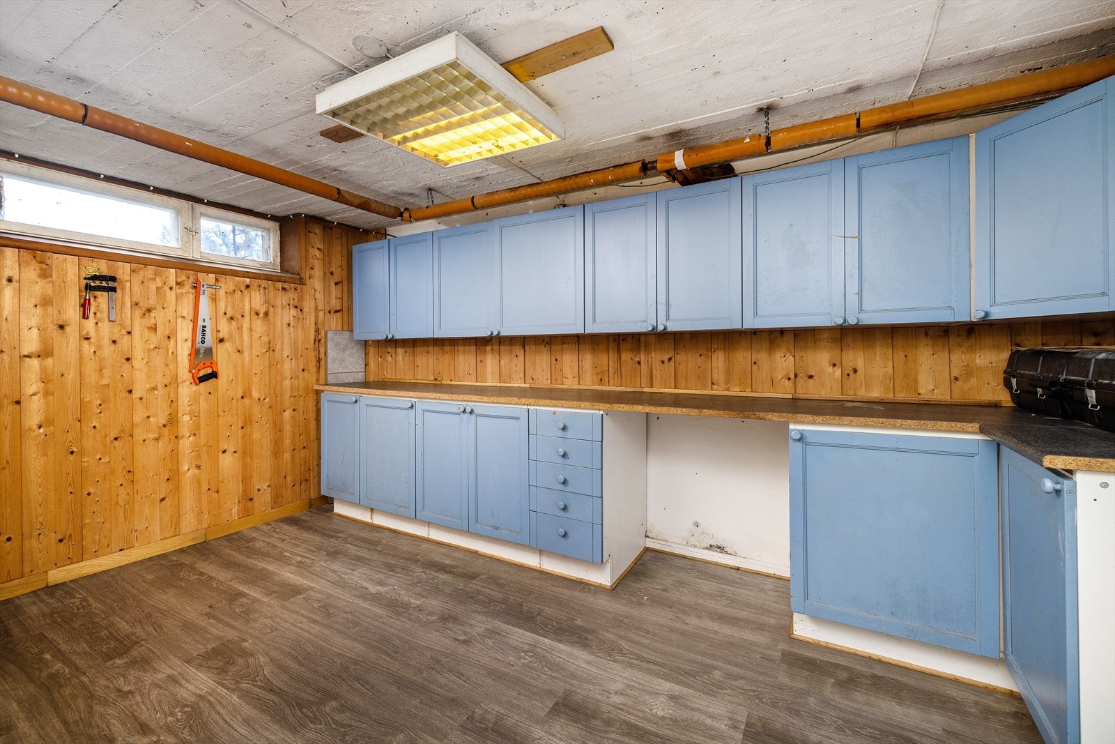 Romslig hobbyrom i kjeller. Galleribilde