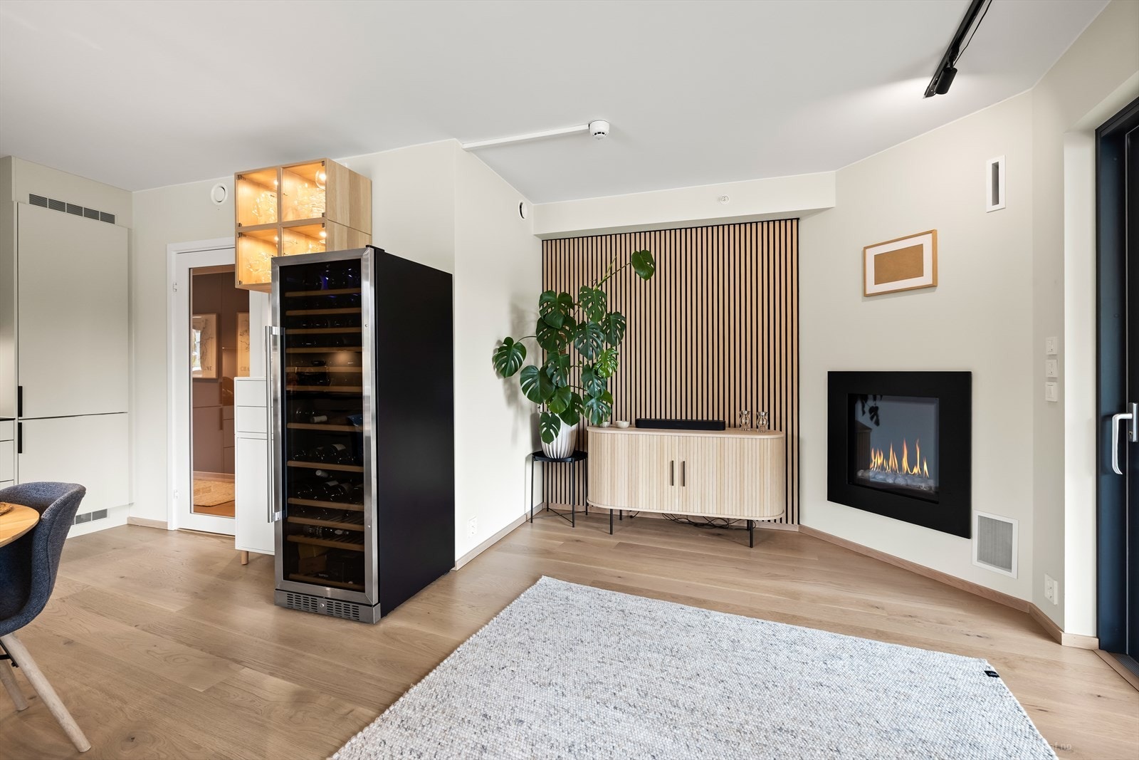 I tillegg til gass peisen er det også vannbåren gullvarme i stuen og de øvrige oppholdsrommene. Galleribilde