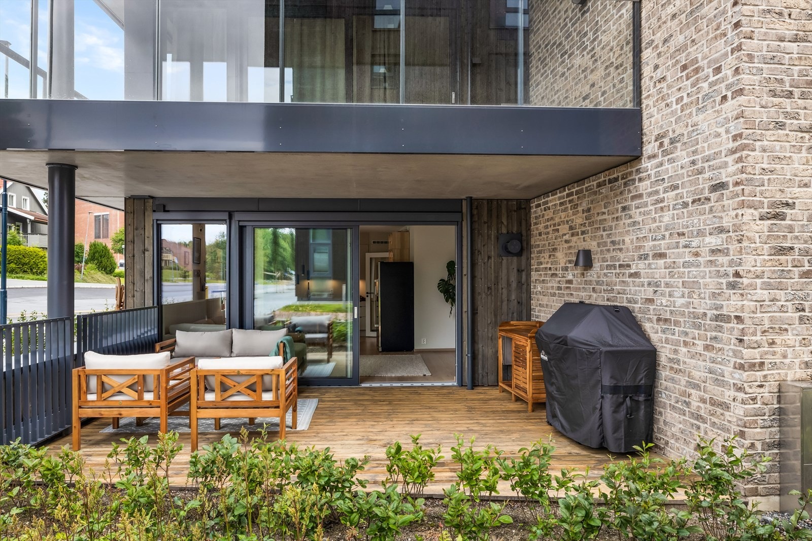 Dette er en splitter ny 3-roms selveierleilighet i 1. etasje med markterrasse i et flott boligkompleks på Konnerud. Galleribilde