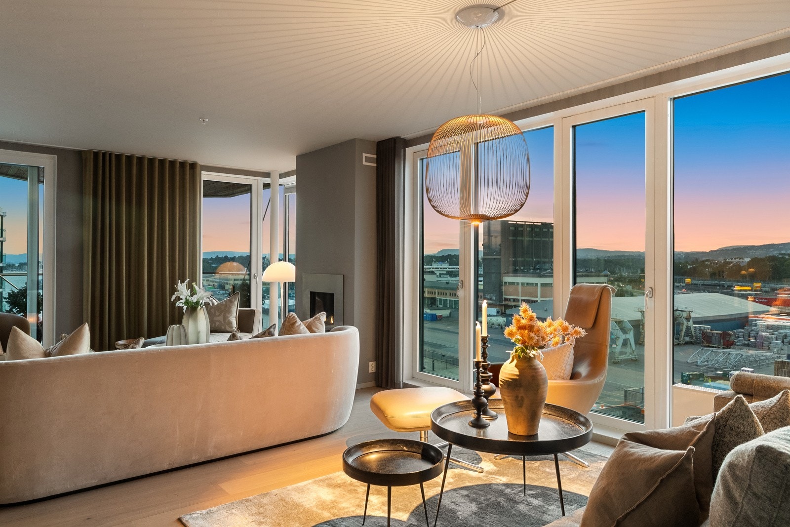 Store vindusflater gir deg sol fra morgen til kveld, og det bilfrie området bidrar til en rolig atmosfære, til tross for sentral beliggenhet Galleribilde