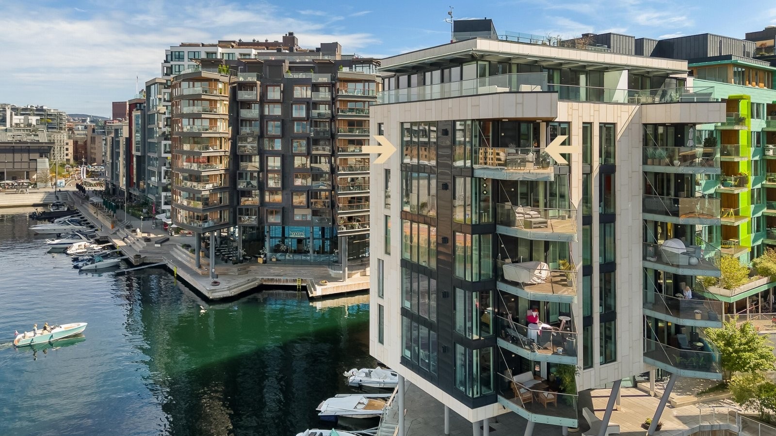 Leiligheten har en meget god beliggenhet på attraktive Tjuvholmen, med flott utsikt over Oslofjorden, Bygdøynes og øyene rundt forbi Galleribilde