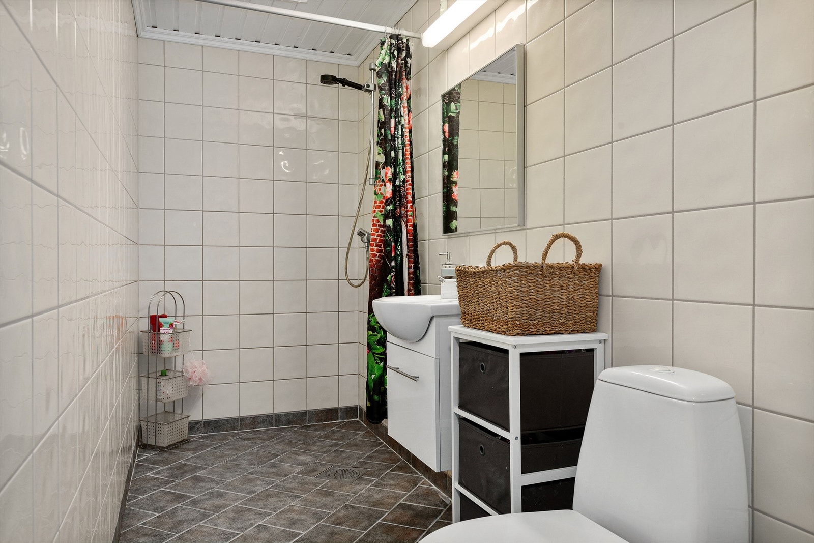 Flislagt bad med gulvvarme Galleribilde