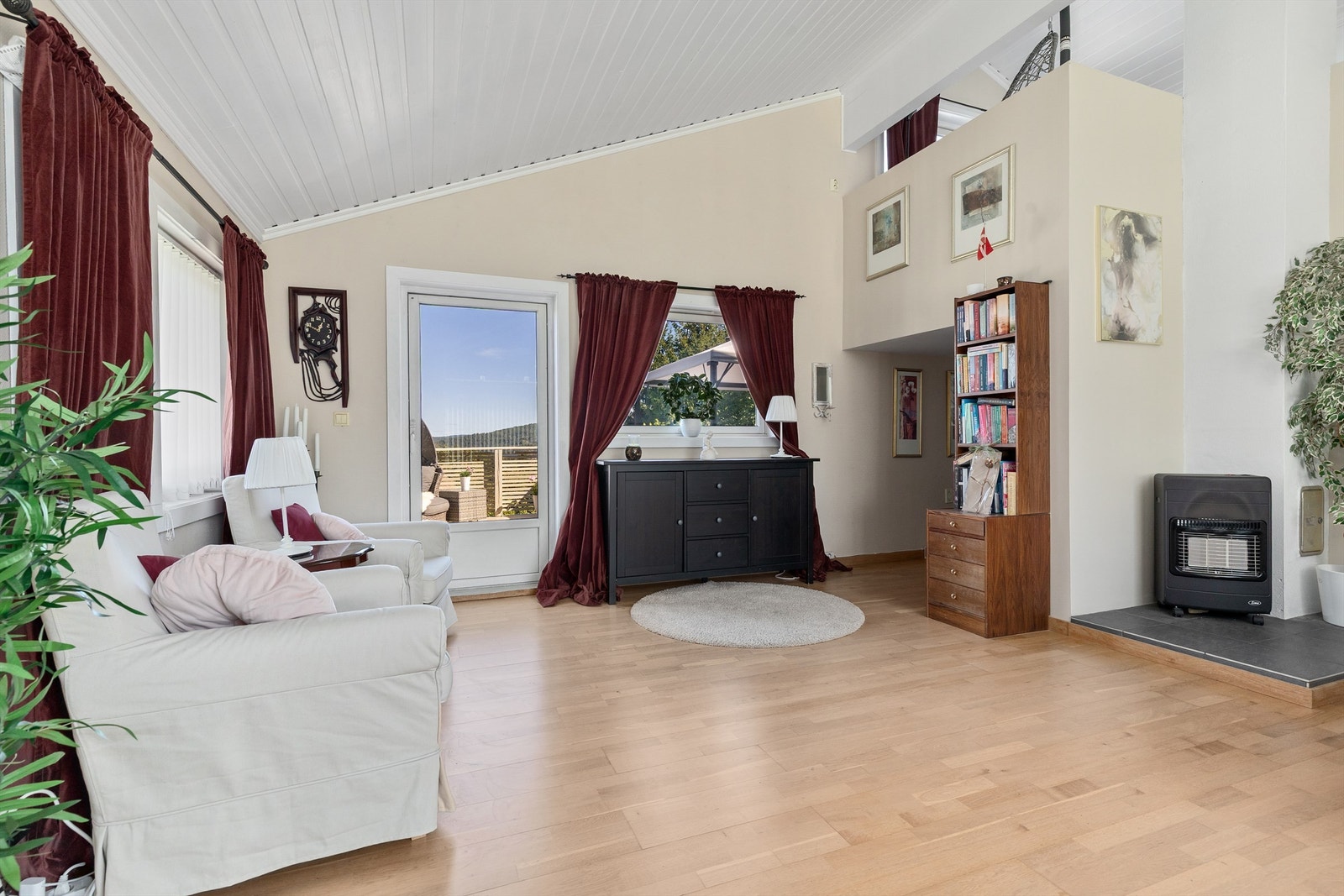 Mulighet for koselig sittegruppe ved utgang til terrassen Galleribilde