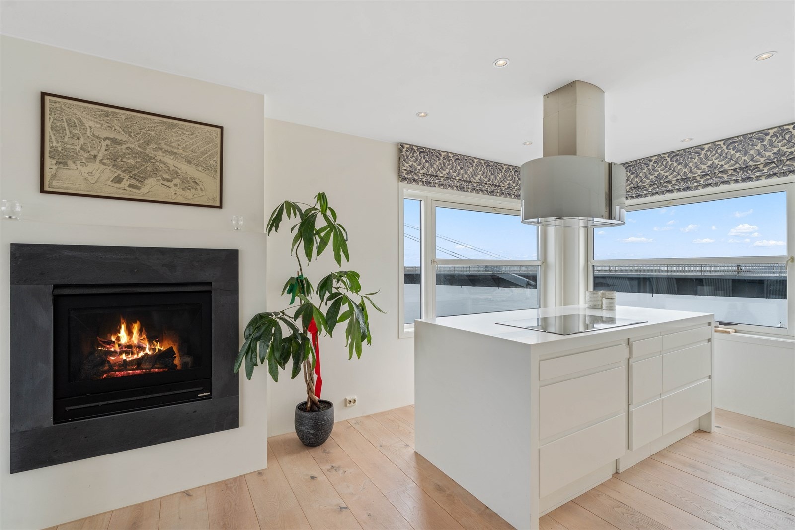 Kjøkken med gasspeis Galleribilde