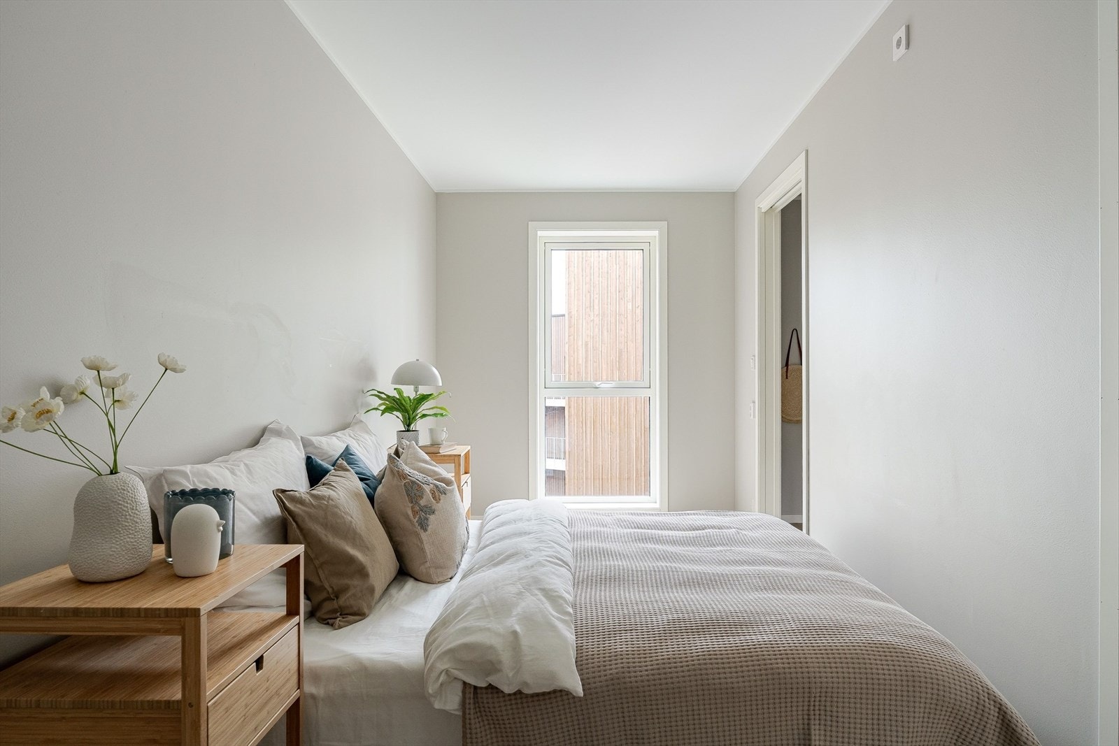 Hovedsoverommet er lyst og har godt med lysinnslipp Galleribilde